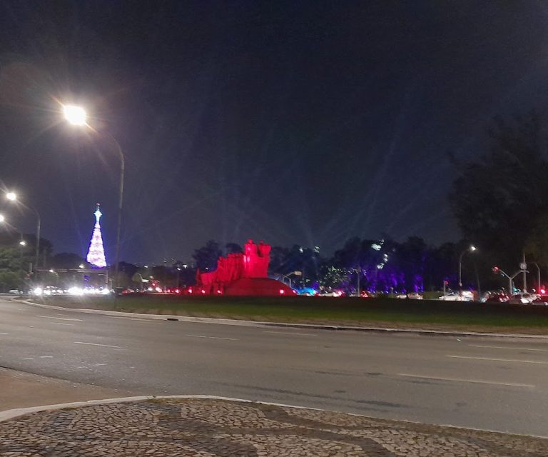 Foto real de Monumento às Bandeiras