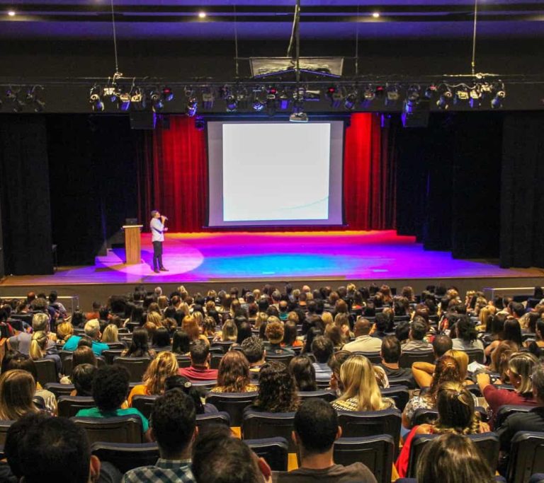 Foto real de Teatro Fernando Torres